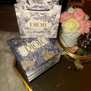 Box and small shopping bag